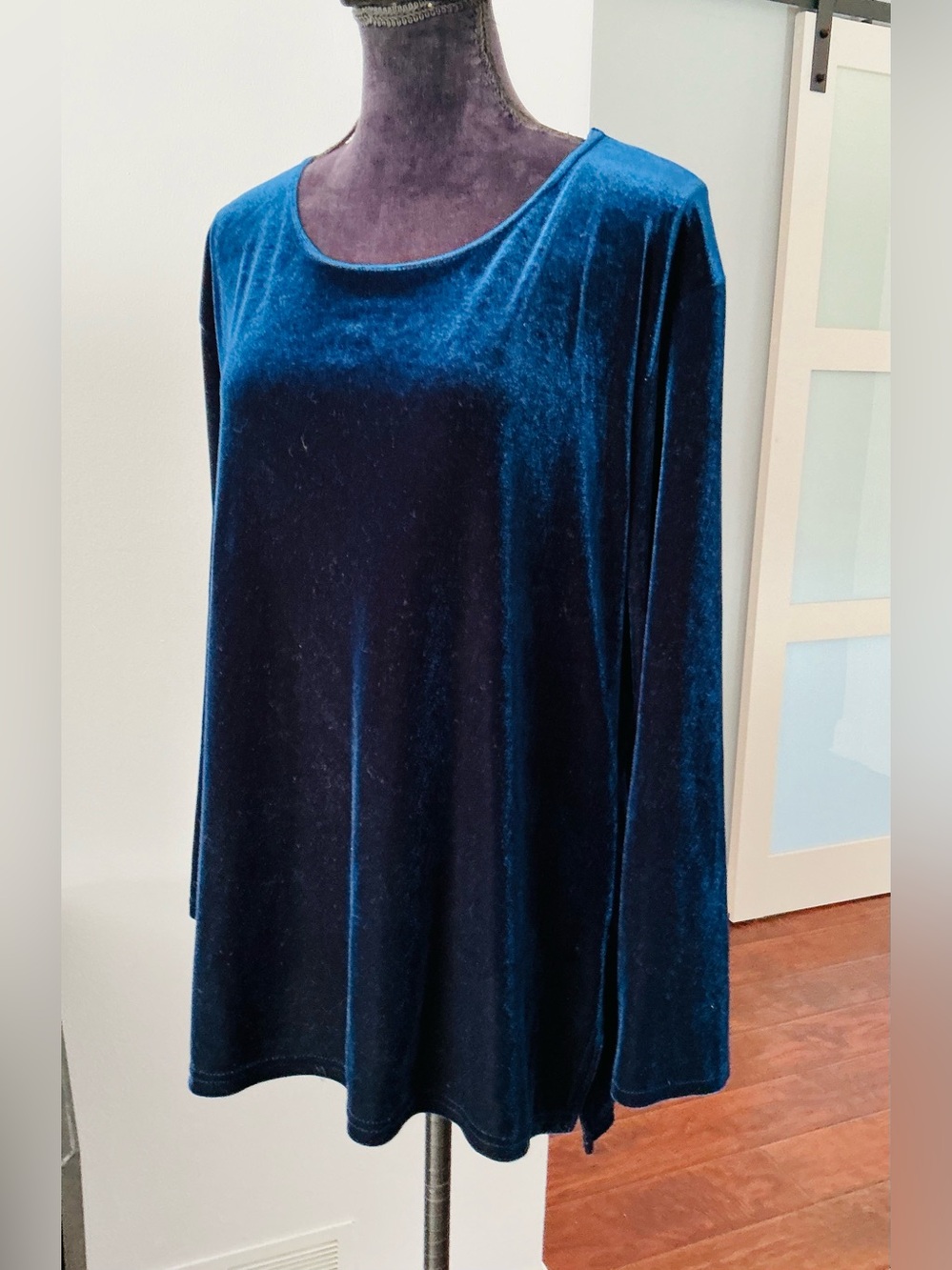 ELEGANT Velvet Long-Sleeve Scoop Neck tunic top 🌹 - Picture 6 of 11